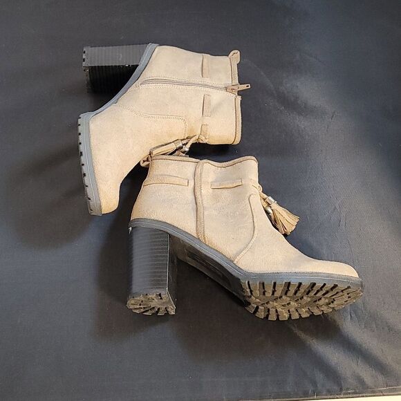 JACLYN SMITH RUBI SUEDE TASSELS DETAIL ANKLE BOOTS - Picture 14 of 16